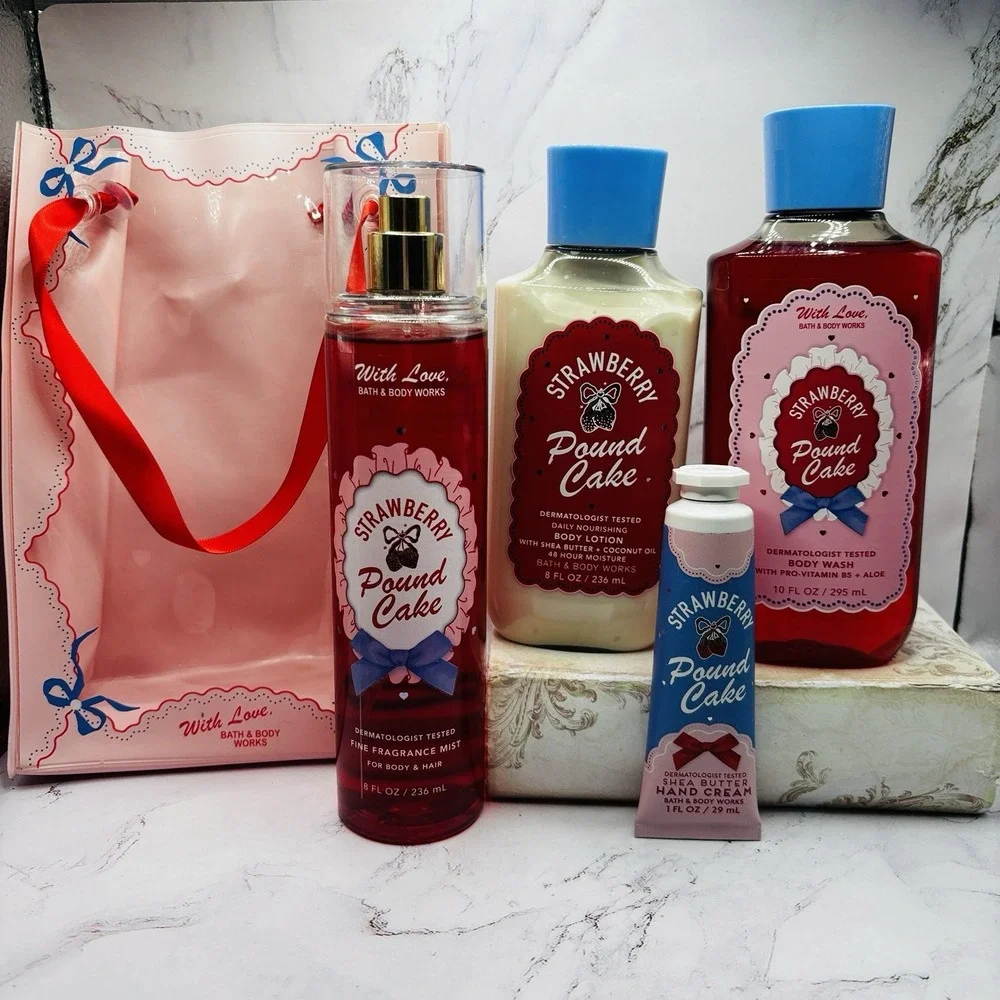 Bath & Body Works Strawberry Pound Cake With Love 4 Piece Gift Set New